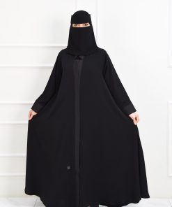 عباية كلوش سادة بياقة راقية وأكمام كلاسيكية