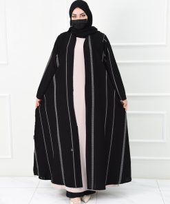 عباية كاجوال مع فستان داخلي بيج