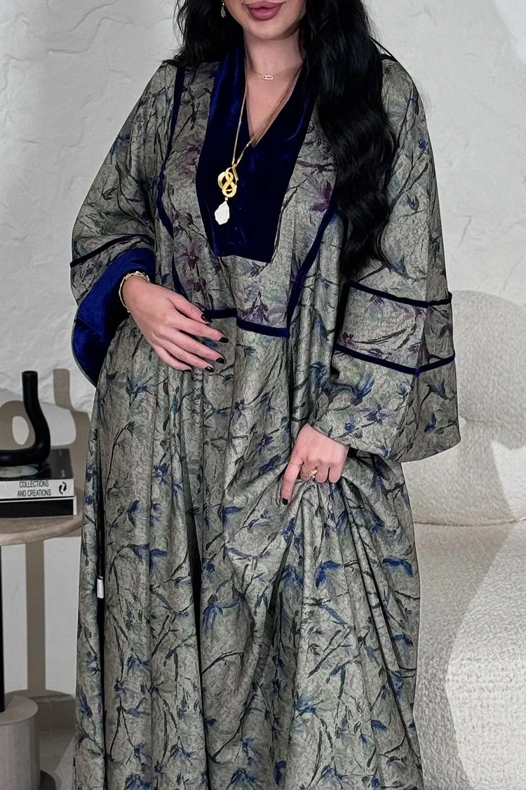 فيفيتش - فساتين ماكسي بنقشة مرقعة، بياقة على شكل حرف V وأكمام طويلة، بتصميم كفتان مطبوع.