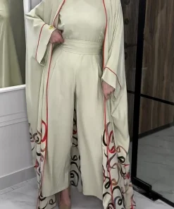 Alternative view of فيفيتش - طقم عباية بدون أكمام مطبوع عليه طبعة عربية وأكمام واسعة، قطعتين