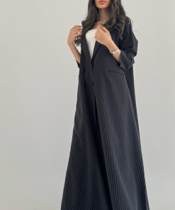 عبايات خمرة - عباية مقلمة من الكريب بقصة بليزر