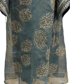 فيفيتش - فستان ماكسي أزرق مطرز بخيوط الترتر مع شرابات وأكمام واسعة وفتحة رقبة على شكل حرف V