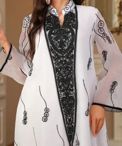 فيفيتش - فساتين ماكسي قفطان مزينة بتطريزات زهور وياقة عالية - أزرق