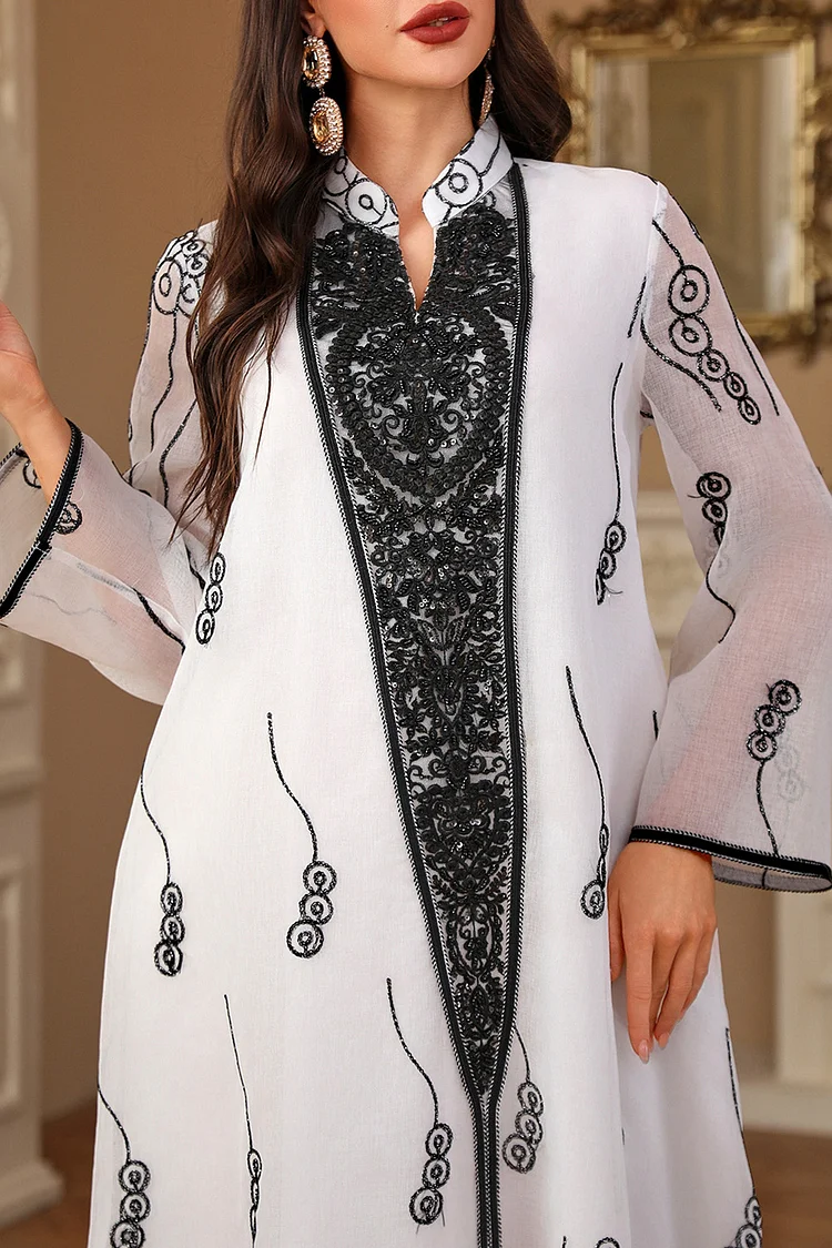 فيفيتش - فساتين ماكسي قفطان مزينة بتطريزات زهور وياقة عالية - أزرق