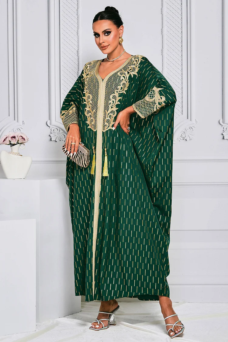 فيفيتش - فساتين ماكسي كفتان مزينة بشرابات مطبوعة باللون البرونزي، بتصميم مرقع وأكمام واسعة. - الصورة 4