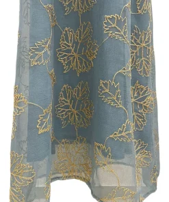 فيفيتش - فستان ماكسي بأكمام طويلة وفتحة رقبة على شكل حرف V مطرز بشرابات ذهبية