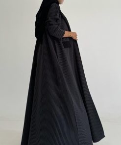 Alternative view of عبايات خمرة - عبايات مقلمة كريب قصة ربع كلوش