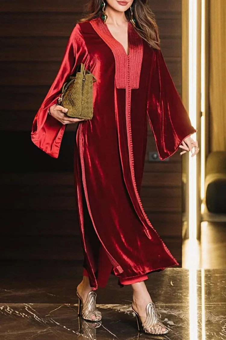 فيفيتش - فستان ماكسي مخملي مطرز ومضلع بفتحة رقبة على شكل حرف V - الصورة 2