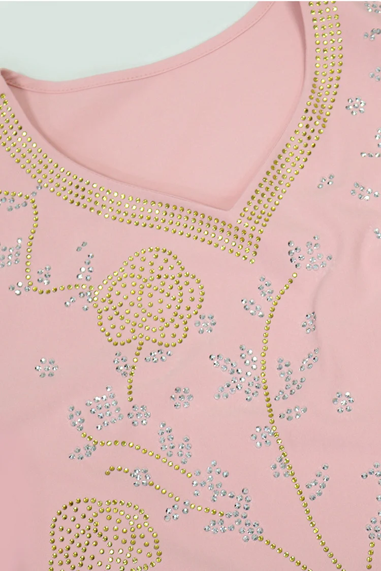 فيفيتش - فساتين قفطان ماكسي مزينة بنقوش زهرية وألوان متداخلة وتطريز ساخن وفتحة رقبة على شكل حرف V