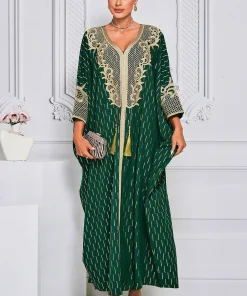 Alternative view of فيفيتش - فساتين ماكسي كفتان مزينة بشرابات مطبوعة باللون البرونزي، بتصميم مرقع وأكمام واسعة.