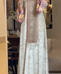 Alternative view of فيفيتش - فستان ماكسي مخملي مطرز بنقشة إيكات - أبيض [طلب مسبق]