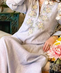 Alternative view of فيفيتش - فساتين ماكسي من الكتان مطرزة بالزهور، بياقة واقفة وأزرار.