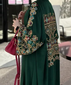 Alternative view of فيفيتش - كارديجان عباية مخملية بأكمام واسعة مطرزة بنقوش عرقية - أخضر [طلب مسبق]