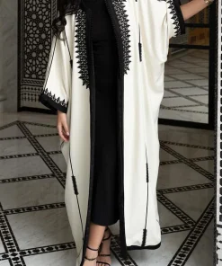 Alternative view of فيفيتش - كارديجان طويل عباية بأكمام واسعة مطرزة بلون متباين - أبيض [طلب مسبق]