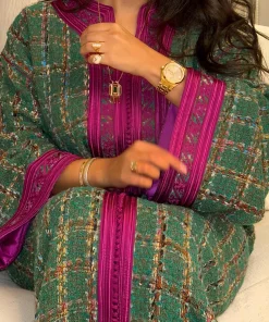 فيفيتش - فستان ماكسي من التويد مطرز بحواف مشقوقة وفتحة رقبة على شكل حرف V - أخضر [طلب مسبق]