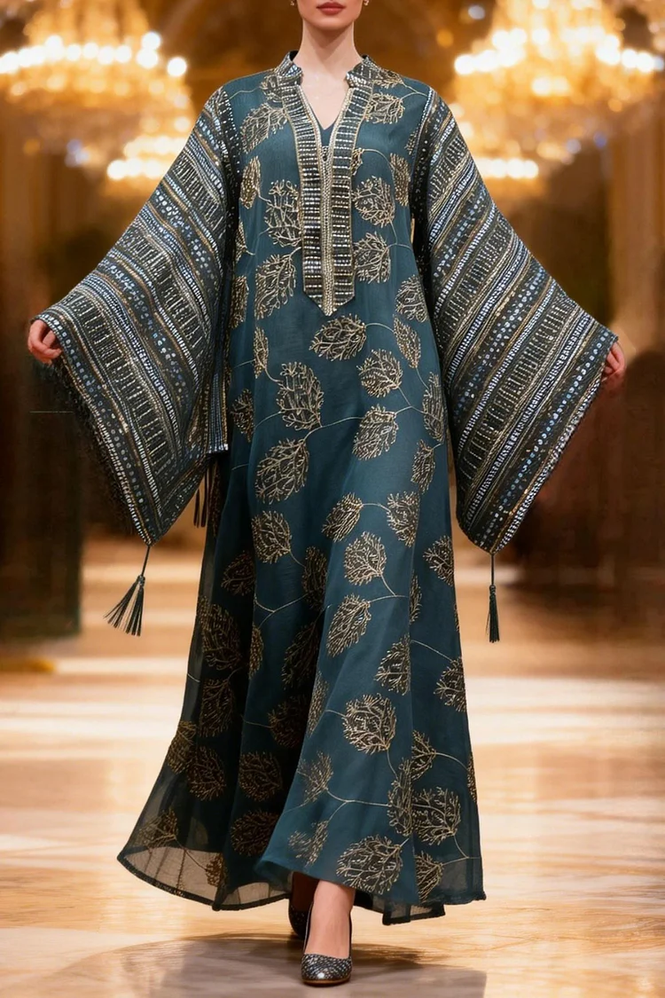 فيفيتش - فستان ماكسي أزرق مطرز بخيوط الترتر مع شرابات وأكمام واسعة وفتحة رقبة على شكل حرف V - Image 3