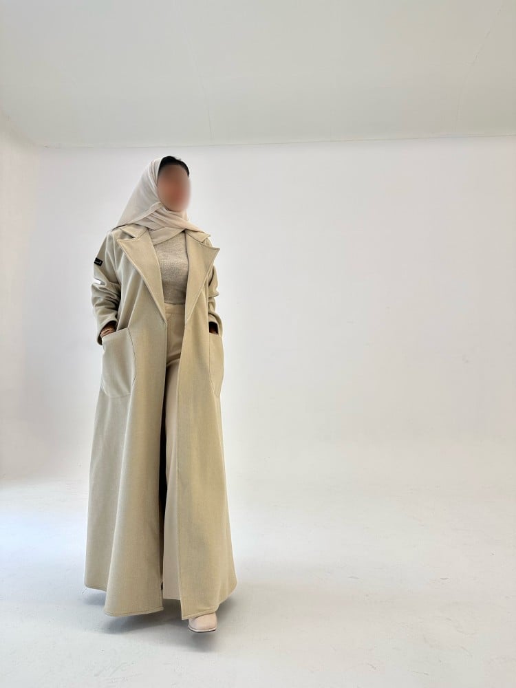 عباية جوخ مع جيوب قصة ربع كلوش - Image 4