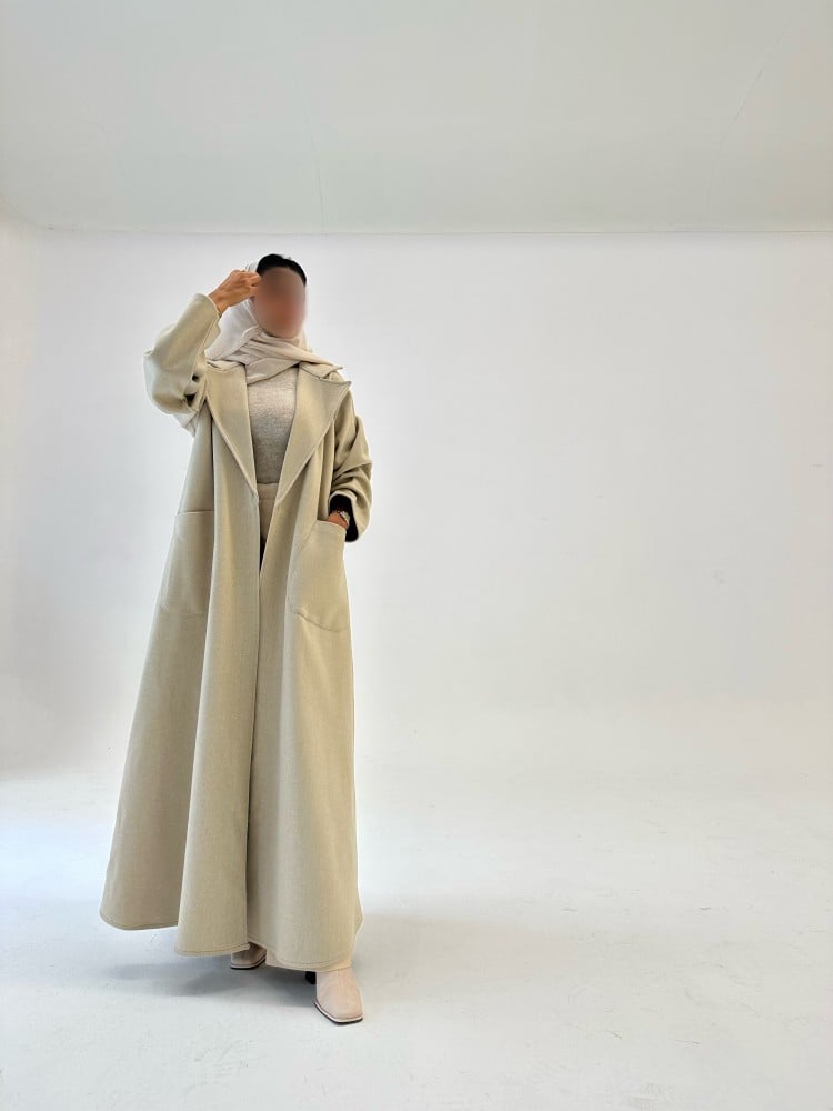 عباية جوخ مع جيوب قصة ربع كلوش - Image 3