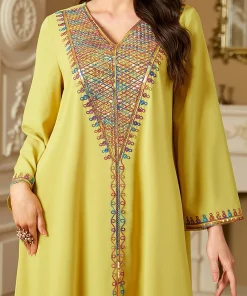 فيفيتش - فساتين قفطان ماكسي مزينة بتطريز متعدد الألوان على شكل حرف V بياقة على شكل حرف V مزينة بالترتر