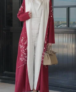 Alternative view of فيفيتش - عباية مطرزة بياقة عالية وبدون أكمام من الكتان، طقم من قطعتين - أحمر [طلب مسبق]