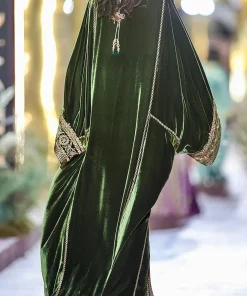 Alternative view of فيفيتش - كارديجان عباية مخملية مطرزة بأكمام واسعة