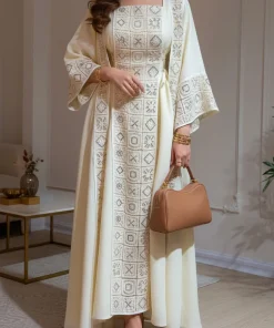 Alternative view of فيفيتش - طقم عباية مطرزة بنقوش هندسية، فستان ماكسي برباط، قطعتين - أبيض [طلب مسبق]