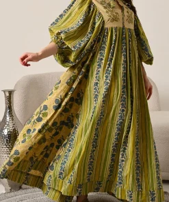 فيفيتش - فستان ماكسي مخطط بنقشة زهور، برباط أمامي، بأكمام نصف منفوخة [طلب مسبق]