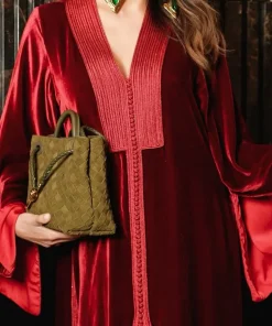 فيفيتش - فستان ماكسي مخملي مطرز ومضلع بفتحة رقبة على شكل حرف V