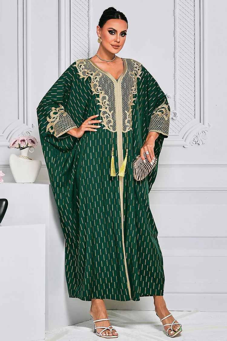 فيفيتش - فساتين ماكسي كفتان مزينة بشرابات مطبوعة باللون البرونزي، بتصميم مرقع وأكمام واسعة. - الصورة 3