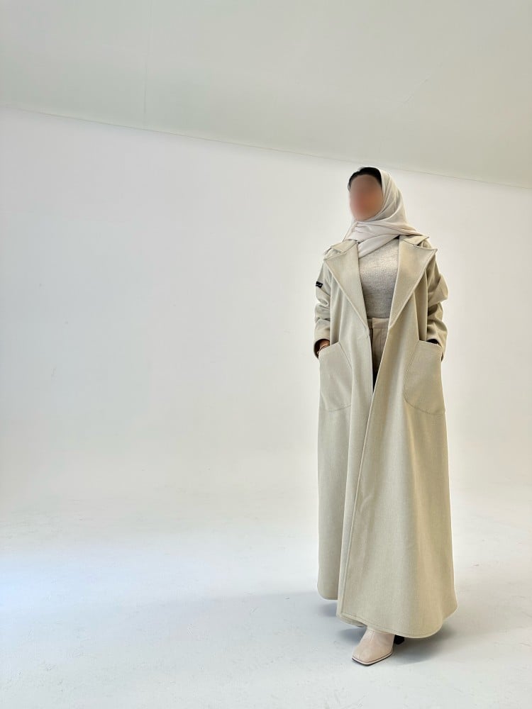 عباية جوخ مع جيوب قصة ربع كلوش - Image 2