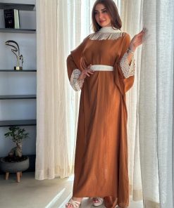 Alternative view of أوبرا فاشن - جلابية نسائي طويل لون بني مع حزام داخلي وفكرة غريبة من الخلف