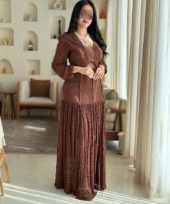 أوبرا فاشن - فستان دانتيل طويل بأكمام شفافة بلون بني