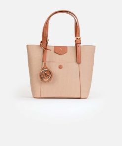 أوبرا فاشن - شنطة نسائية ماركة لورينا تعبر عن الأناقة بلون جملي