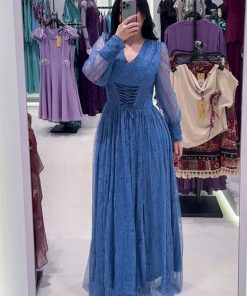 Alternative view of أوبرا فاشن - فستان دانتيل سماوي طويل بربطة خصر وتصميم ناعم