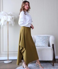 Alternative view of أوبرا فاشن - بلوزة لون ابيض مزينة بوردة ثلاثية الأبعاد