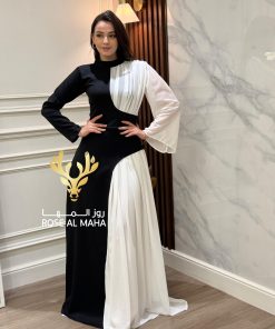 روز المها - فستان ابيض واسود بأكمام طويلة