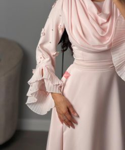 Alternative view of بينوش  - فستان ناعم بأكمام واسعة مزين بالورود