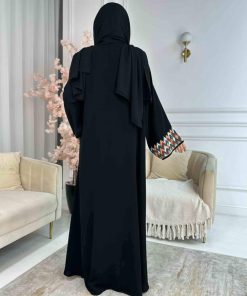 Alternative view of عزة المتميزة - عباية روز السوداء