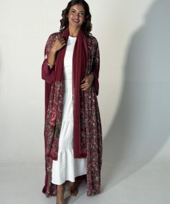 Alternative view of عزة المتميزة - عباية الحرير الفوشي