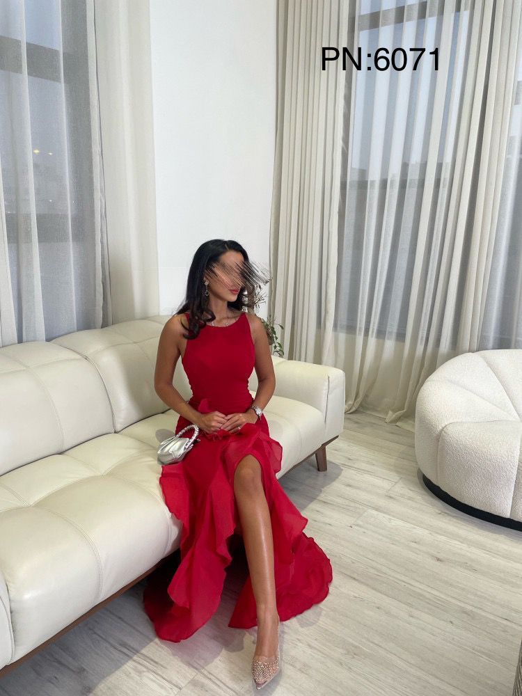 روز المها - فستان ناعم طويل لون احمر فخم - Image 2