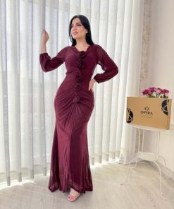 أوبرا فاشن - فستان سهرة برغندي لامع ستريتش مزين بورود بارزة