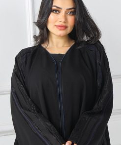 عبايات روزا - عباية دبل كلوش منسوجة من قماش الكريب الفاخر مع طرحتها.