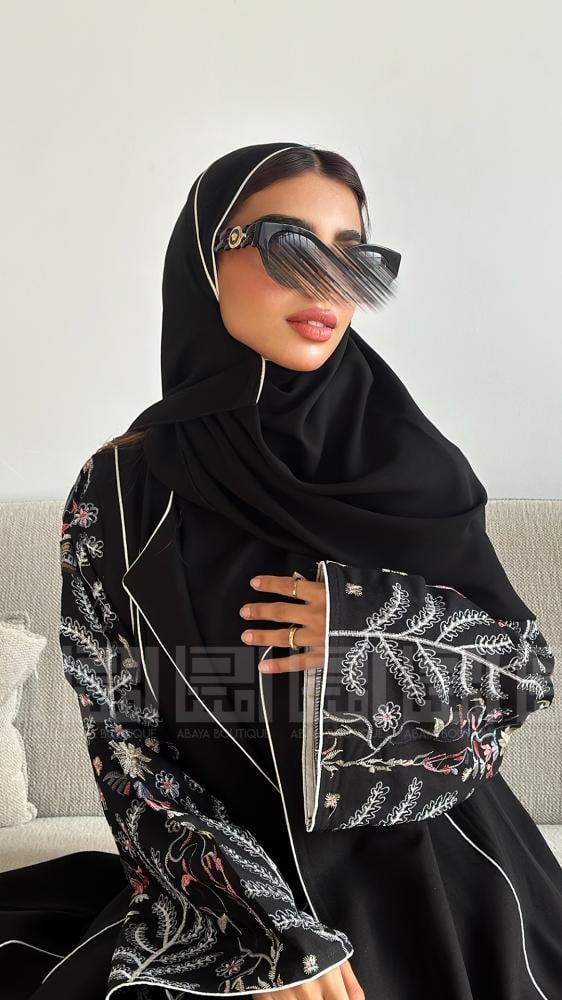 دار امتنان - عباية عيد سوداء مطرزة دبل كلوش بأكمام ملونة أنيقة- 1466 - Image 5