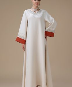 اكتان - جلابية طويلة بيج بتطريز انيق