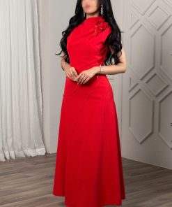 اكتان - فستان ماكسي ضيق مزين ببروش ورد لون احمر