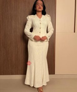 Alternative view of طقم راقي بلوزة مزينه بالورود على الكتف و تنورة دانتيل