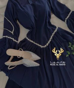 روز المها - فستان شيفون كحلي مزين بالكرستال