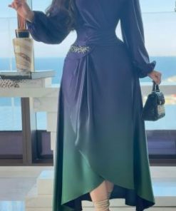 أوبرا فاشن - فستان ناعم طويل مزين بإكسسوار في الخصر والوان متدرجة