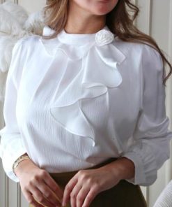 أوبرا فاشن - بلوزة لون ابيض مزينة بوردة ثلاثية الأبعاد