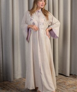 لورا فاشن - جلابية بيج فاتح بتطريز زهري ناعم ولمسة أنثوية راقية